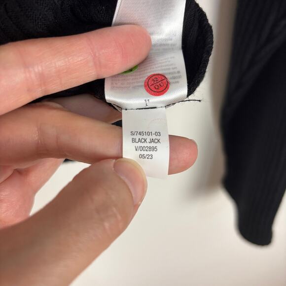 Old Navy Fitted Long-Sleeve Strappy Keyhole Top NEW Large Black Ribbed 745101 - Picture 9 of 9